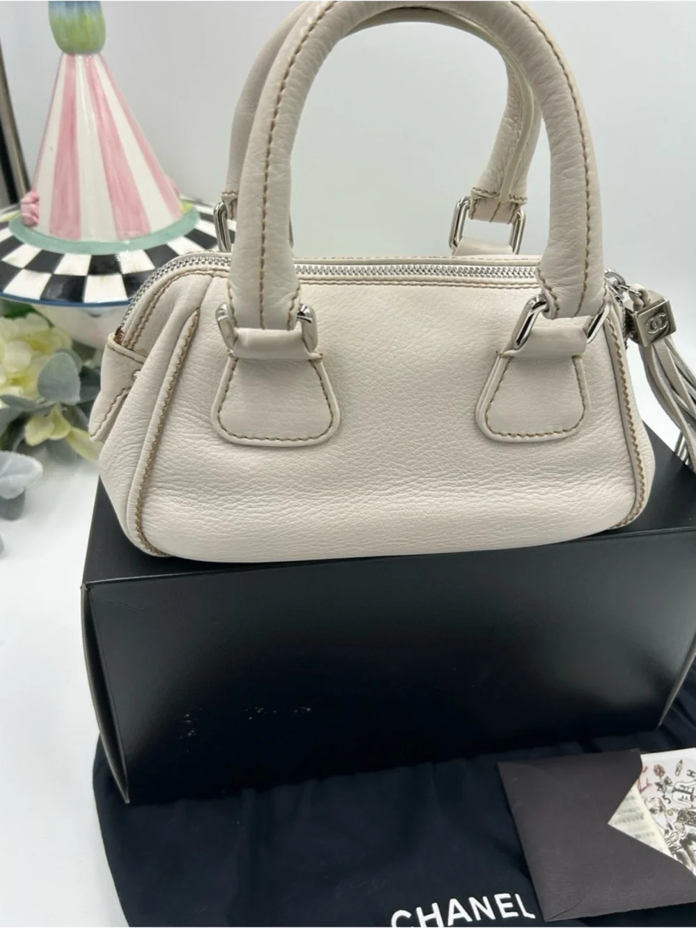 Chanel, LAX Cream pebbled grain leather bowler bag series 8 made in Italy
